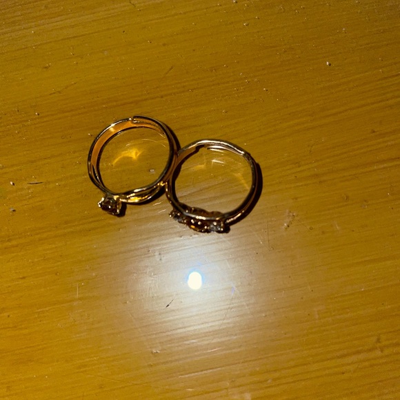 Assortment of rings - Picture 3 of 7